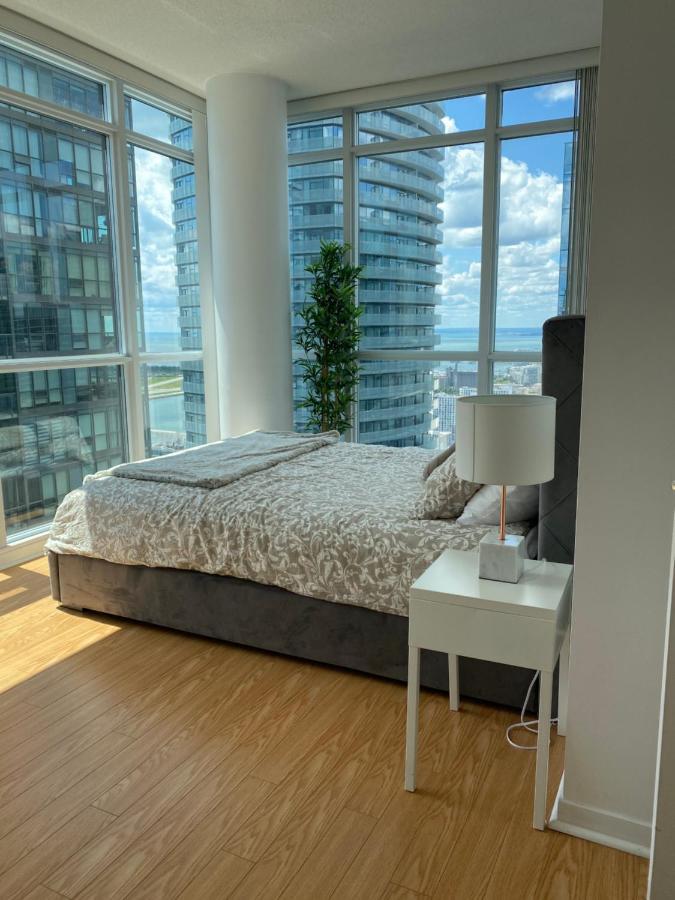 Toronto Cn Tower Maple Leaf Square Luxurious 2 Bedroom Condo Bagian luar foto