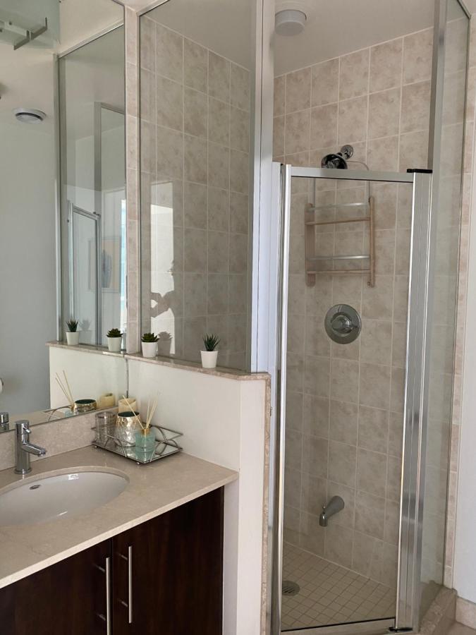 Toronto Cn Tower Maple Leaf Square Luxurious 2 Bedroom Condo Bagian luar foto
