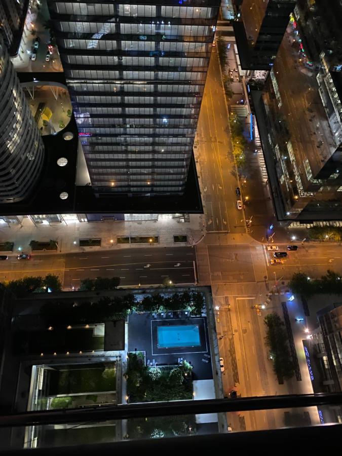 Toronto Cn Tower Maple Leaf Square Luxurious 2 Bedroom Condo Bagian luar foto