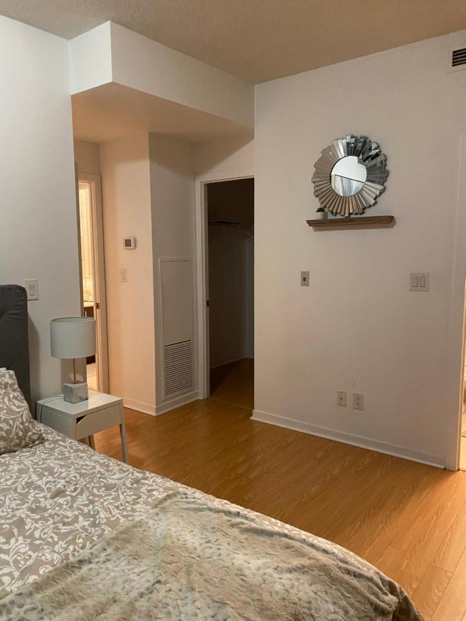 Toronto Cn Tower Maple Leaf Square Luxurious 2 Bedroom Condo Bagian luar foto