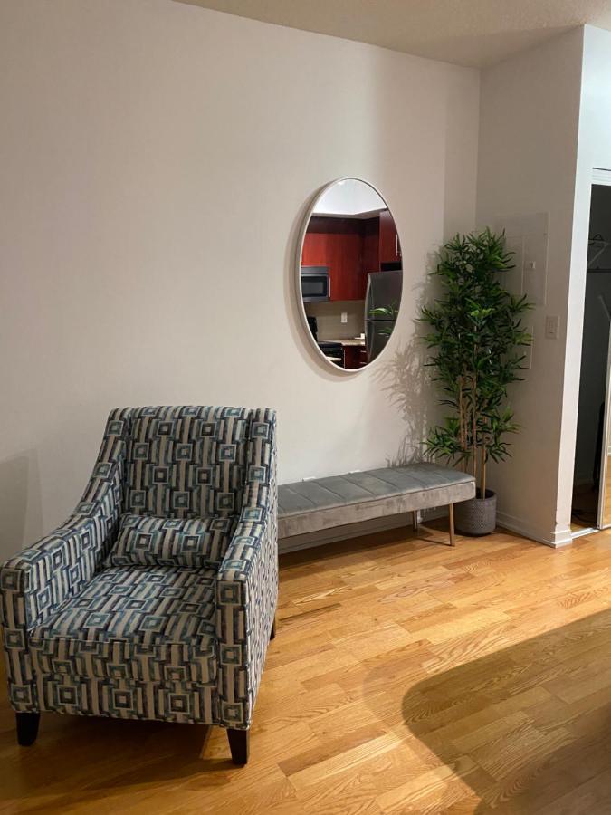 Toronto Cn Tower Maple Leaf Square Luxurious 2 Bedroom Condo Bagian luar foto
